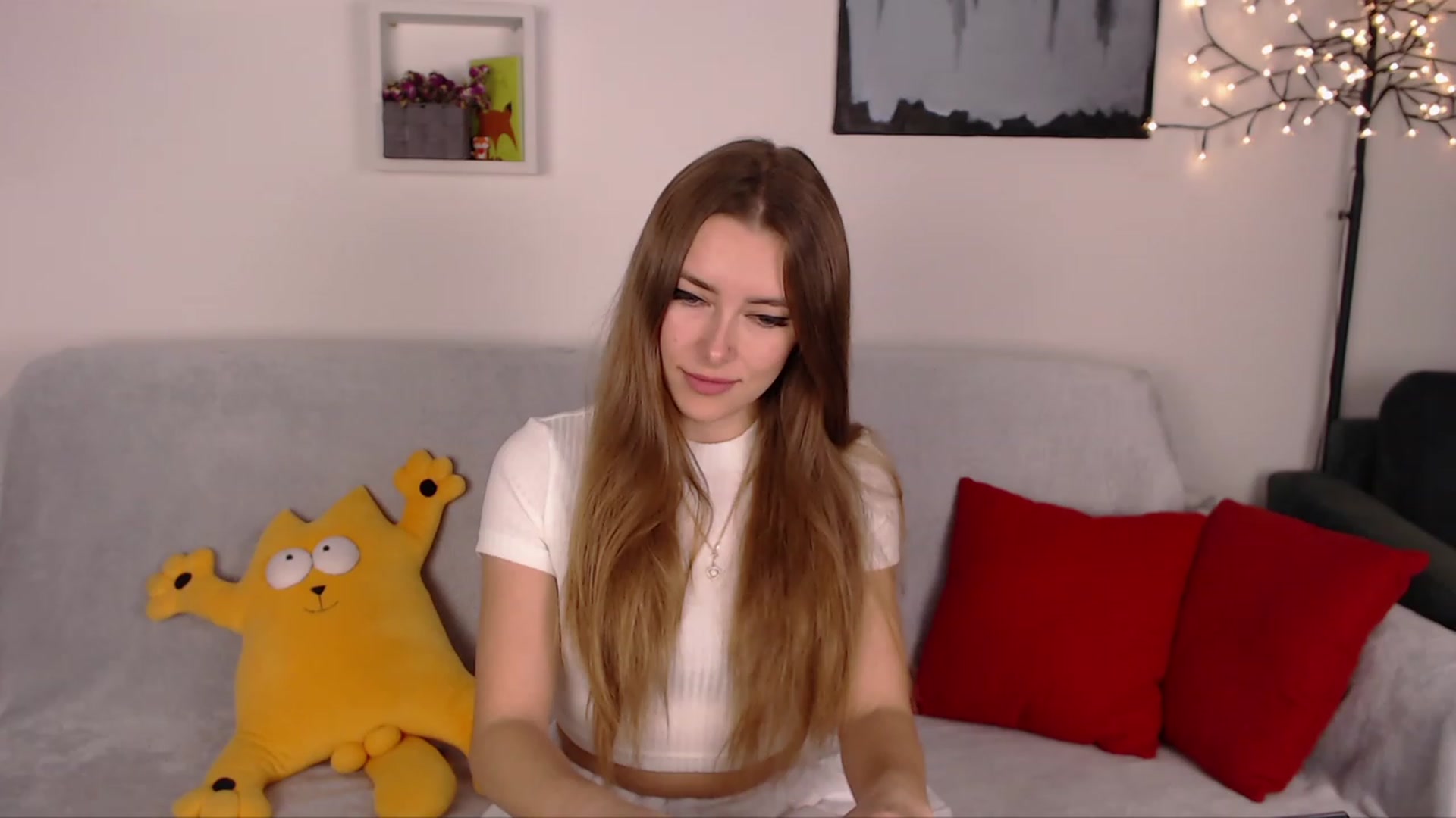 Gallery image thumbnail from SimonsWife's myfreecams stream on, 02/06/2023, 17:06 image 4 of 20
