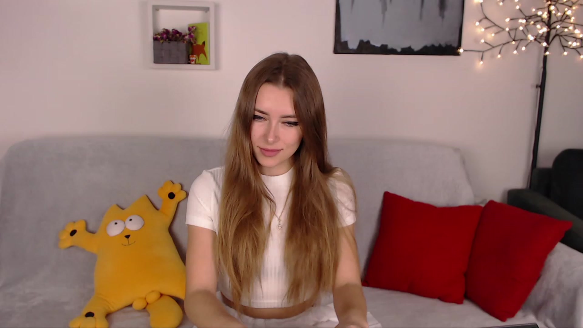 Gallery image thumbnail from SimonsWife's myfreecams stream on, 02/06/2023, 17:06 image 6 of 20