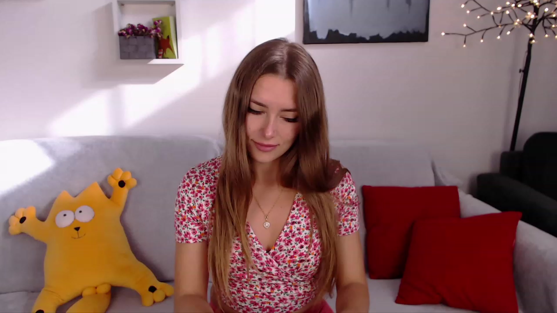 Gallery image thumbnail from SimonsWife's myfreecams stream on, 03/08/2023, 12:49 image 3 of 20