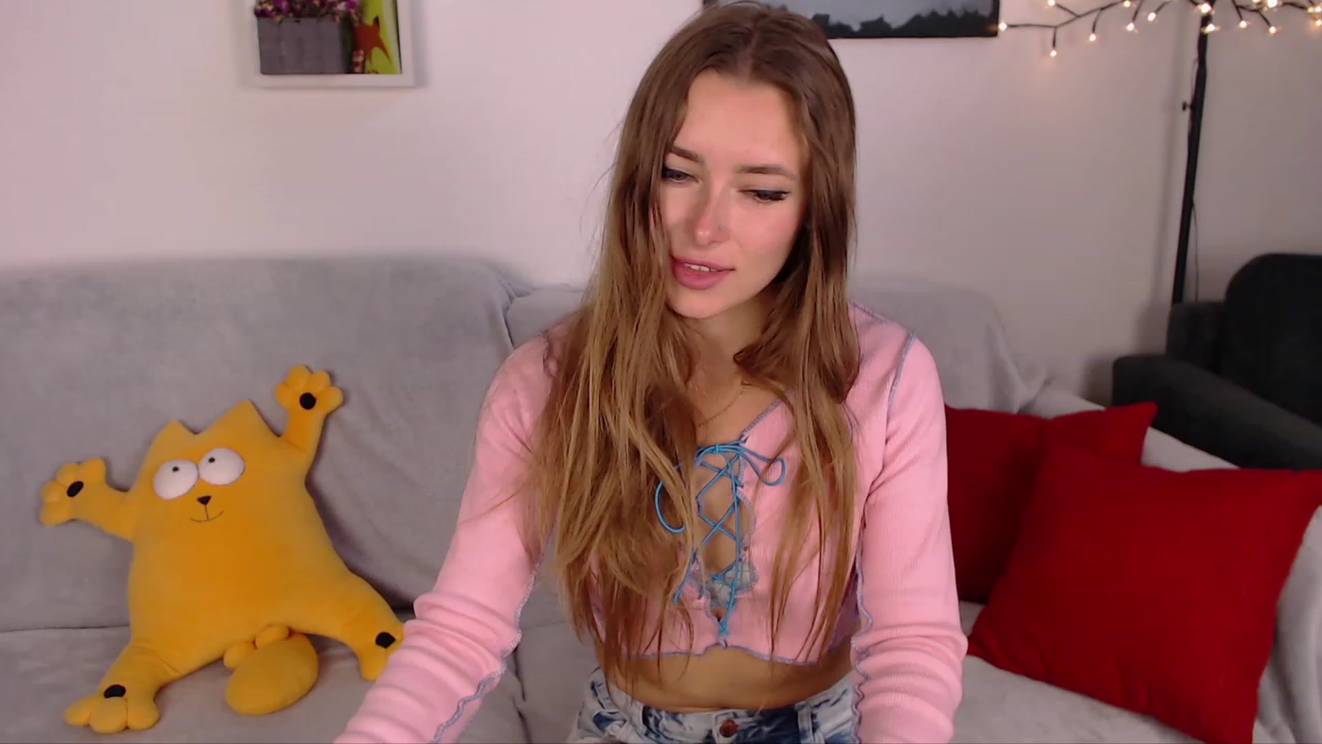 Gallery image thumbnail from SimonsWife's myfreecams stream on, 03/12/2023, 15:00 image 10 of 20