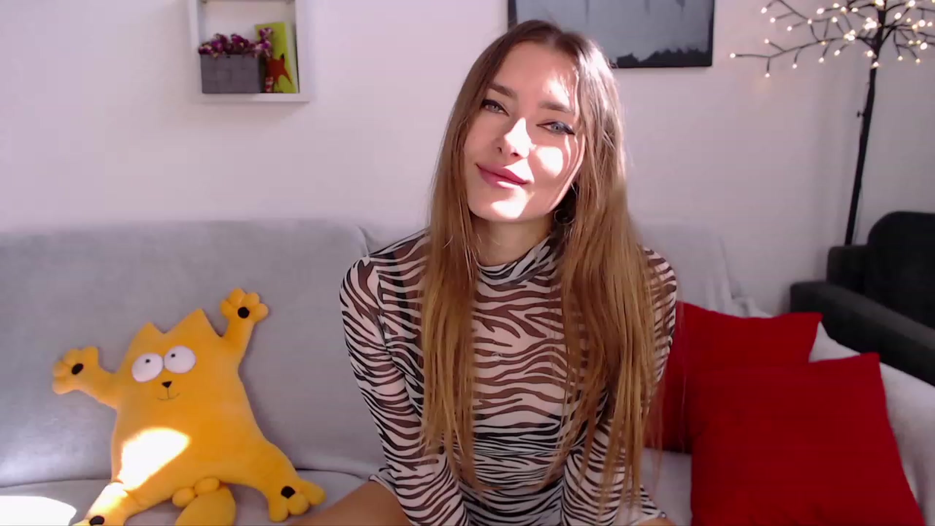 Gallery image thumbnail from SimonsWife's myfreecams stream on, 03/15/2023, 11:24 image 15 of 20