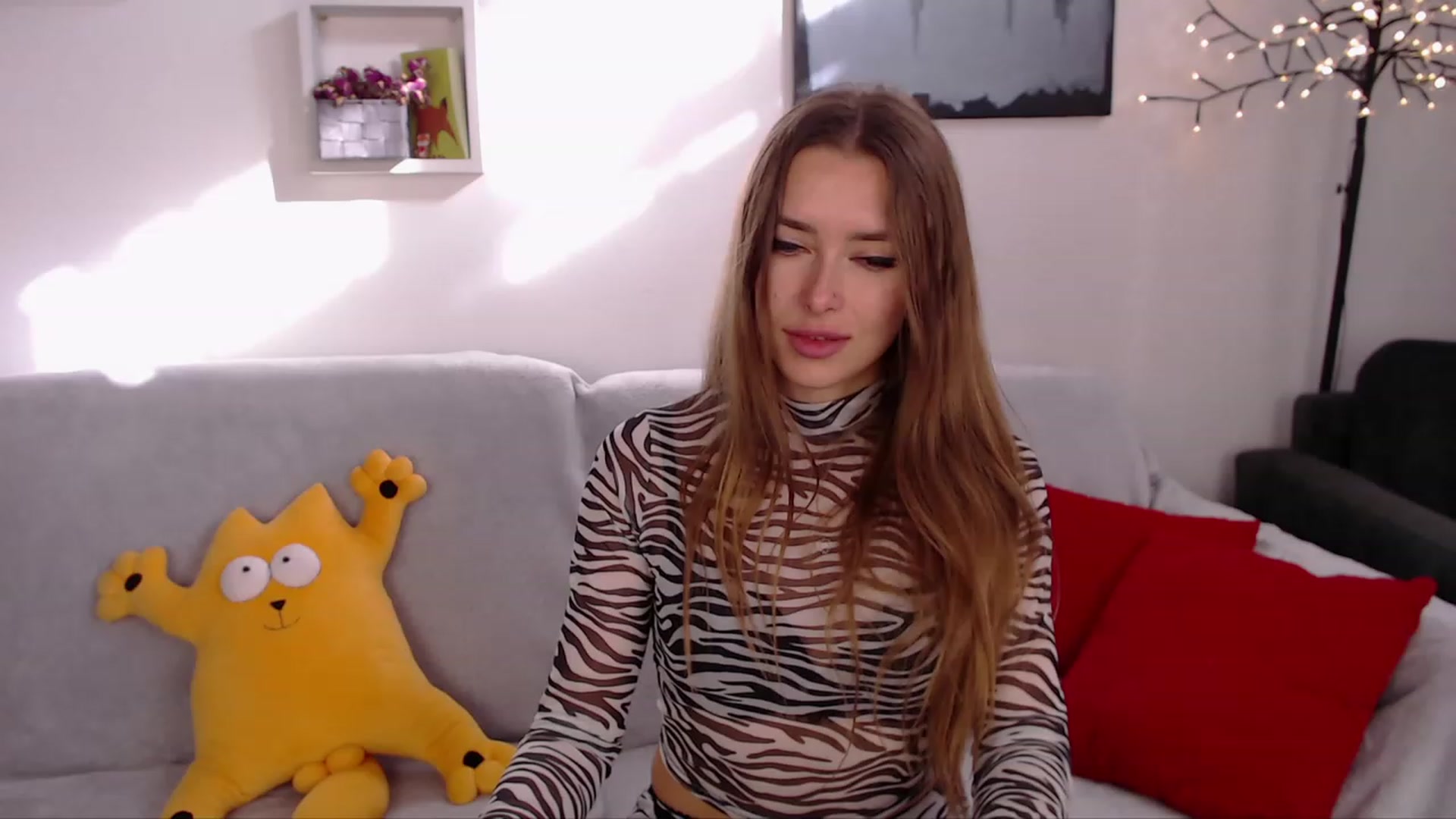 Gallery image thumbnail from SimonsWife's myfreecams stream on, 03/15/2023, 13:58 image 9 of 20