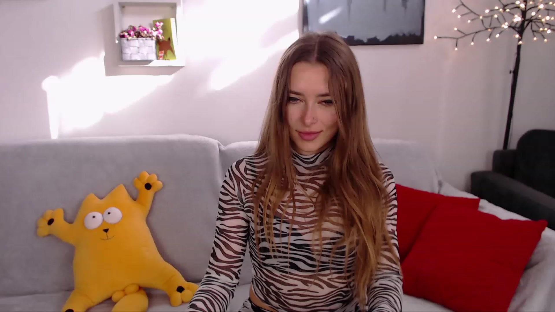 Gallery image thumbnail from SimonsWife's myfreecams stream on, 03/15/2023, 13:58 image 15 of 20
