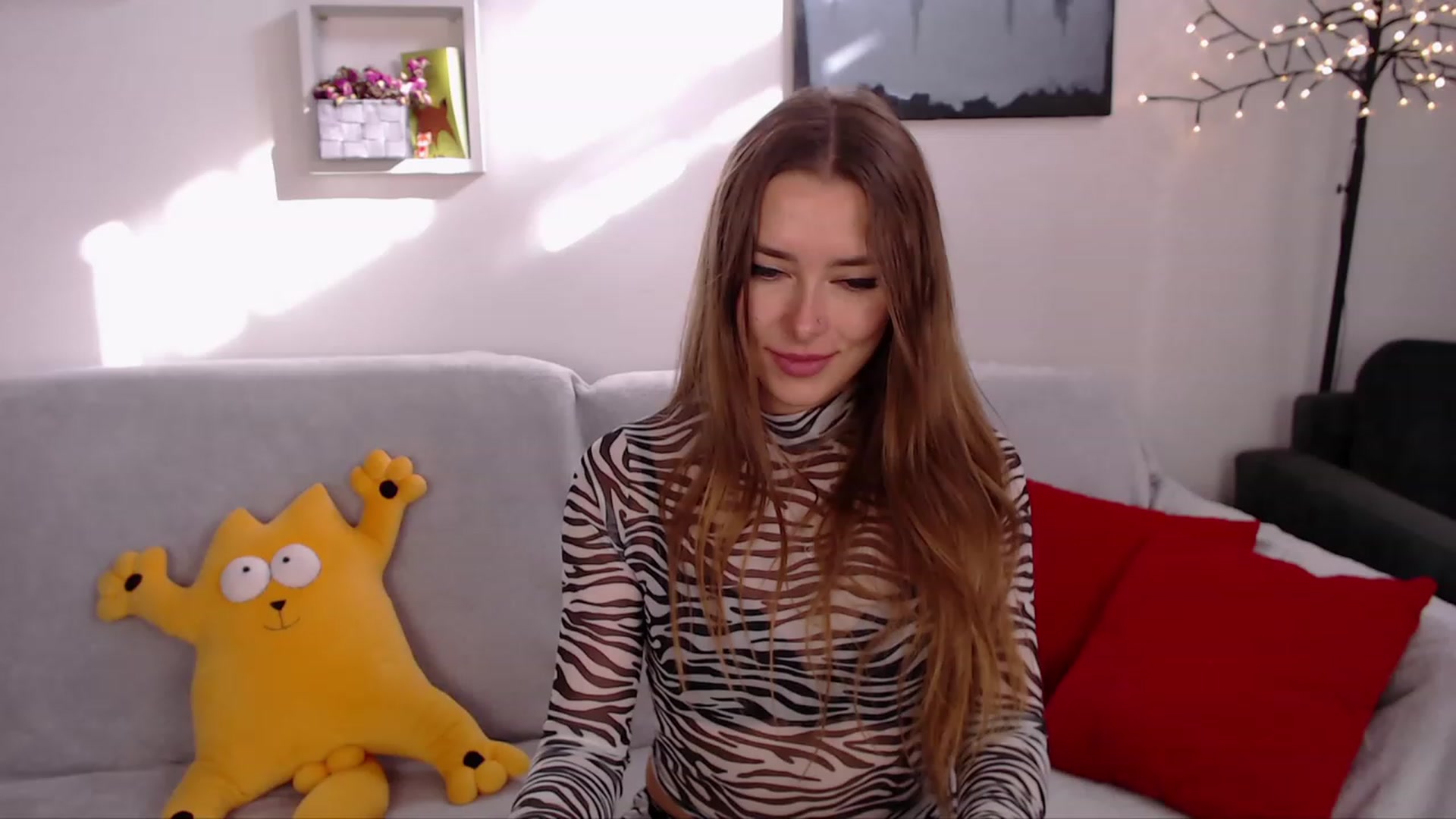 Gallery image thumbnail from SimonsWife's myfreecams stream on, 03/15/2023, 13:58 image 13 of 20