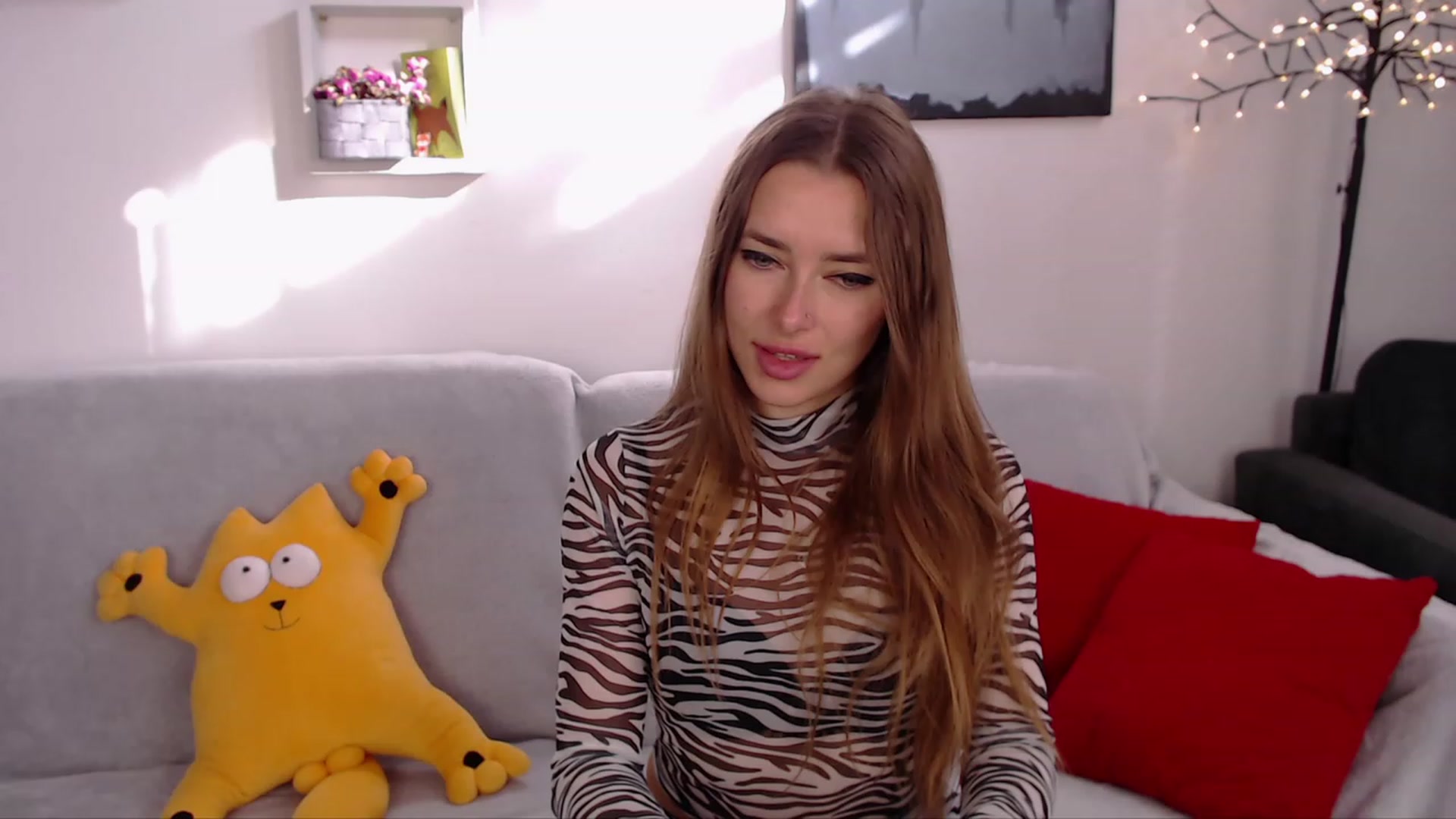 Gallery image thumbnail from SimonsWife's myfreecams stream on, 03/15/2023, 13:58 image 16 of 20