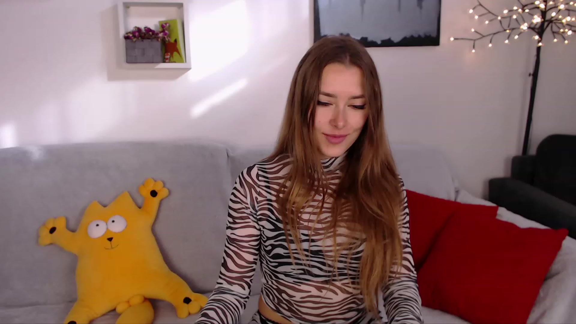Gallery image thumbnail from SimonsWife's myfreecams stream on, 03/15/2023, 13:58 image 6 of 20