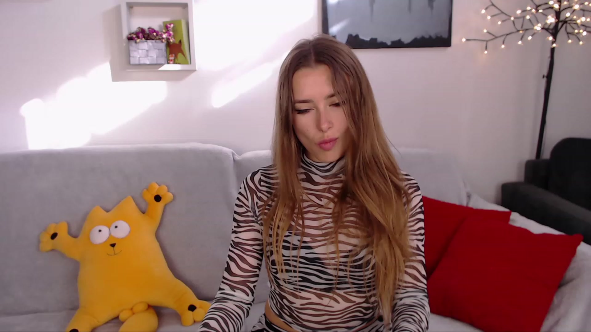 Gallery image thumbnail from SimonsWife's myfreecams stream on, 03/15/2023, 13:58 image 11 of 20