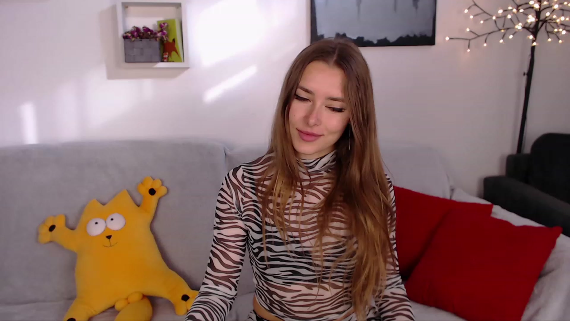 Gallery image thumbnail from SimonsWife's myfreecams stream on, 03/15/2023, 13:58 image 10 of 20
