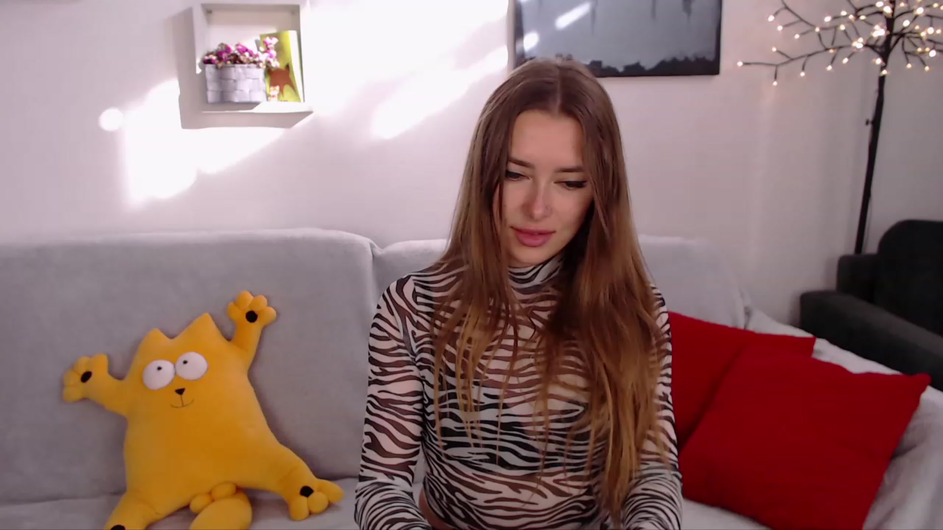 Gallery image thumbnail from SimonsWife's myfreecams stream on, 03/15/2023, 13:58 image 18 of 20