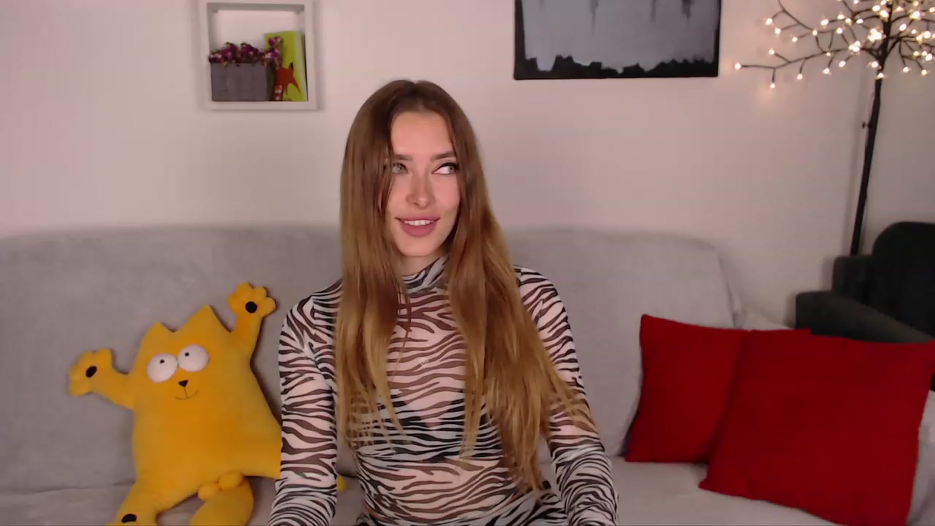Gallery image thumbnail from SimonsWife's myfreecams stream on, 03/15/2023, 16:54 image 15 of 20