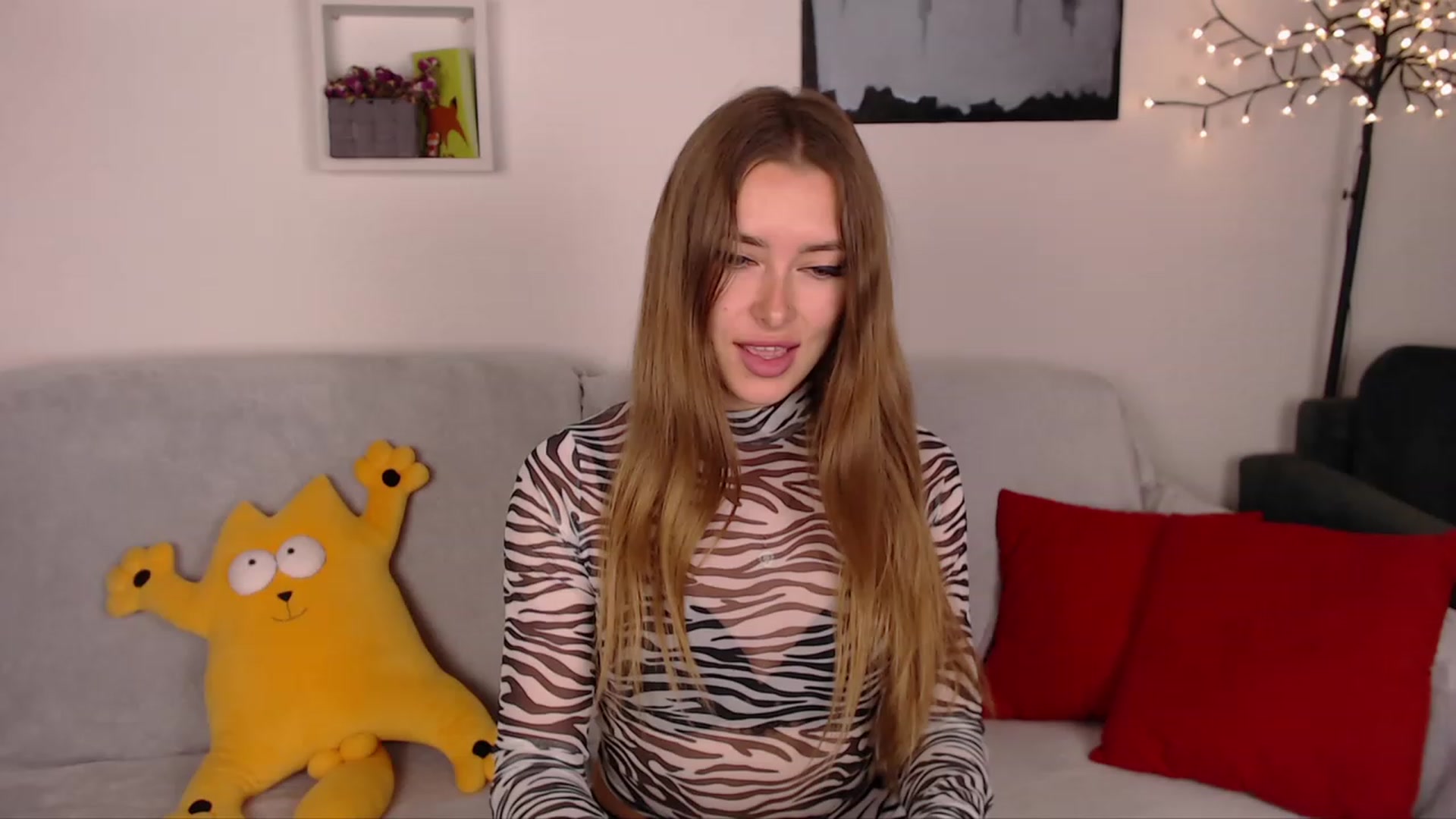 Gallery image thumbnail from SimonsWife's myfreecams stream on, 03/15/2023, 16:54 image 4 of 20