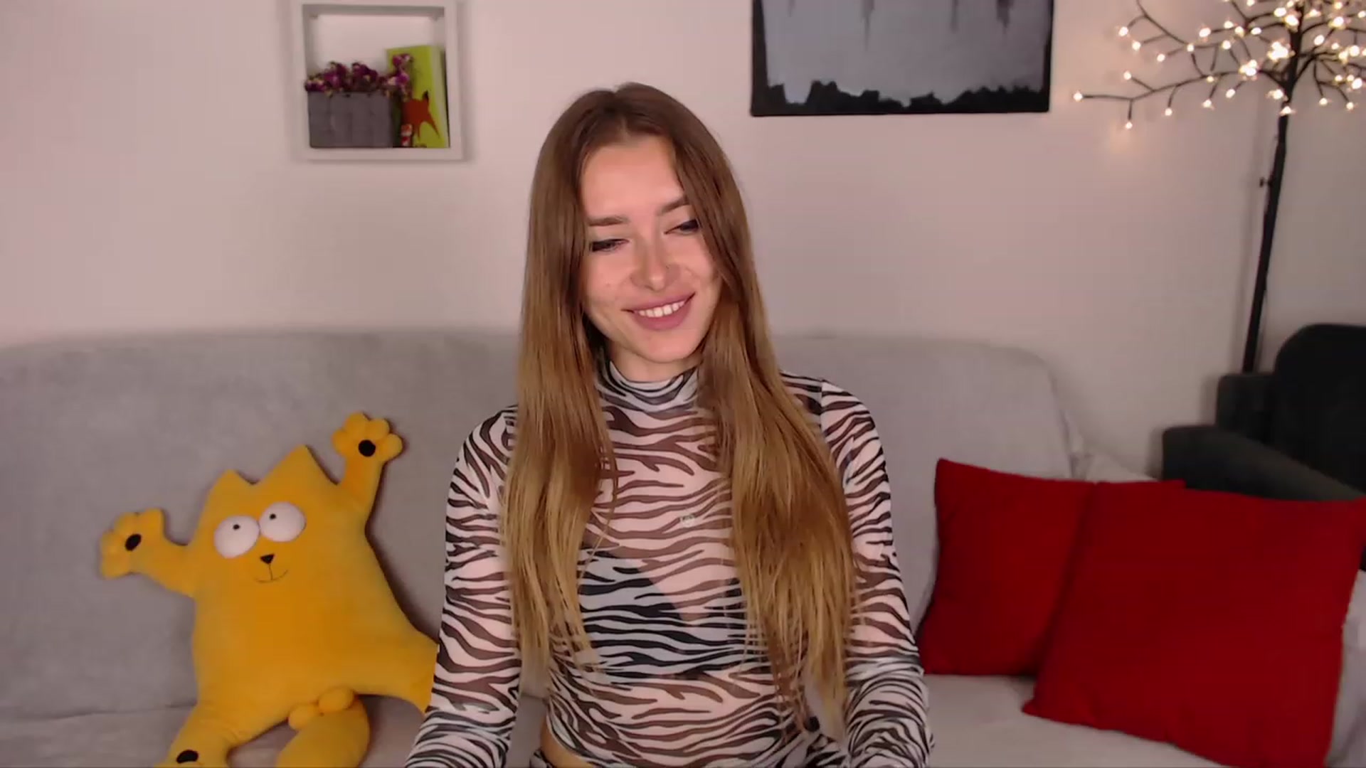Gallery image thumbnail from SimonsWife's myfreecams stream on, 03/15/2023, 16:54 image 17 of 20