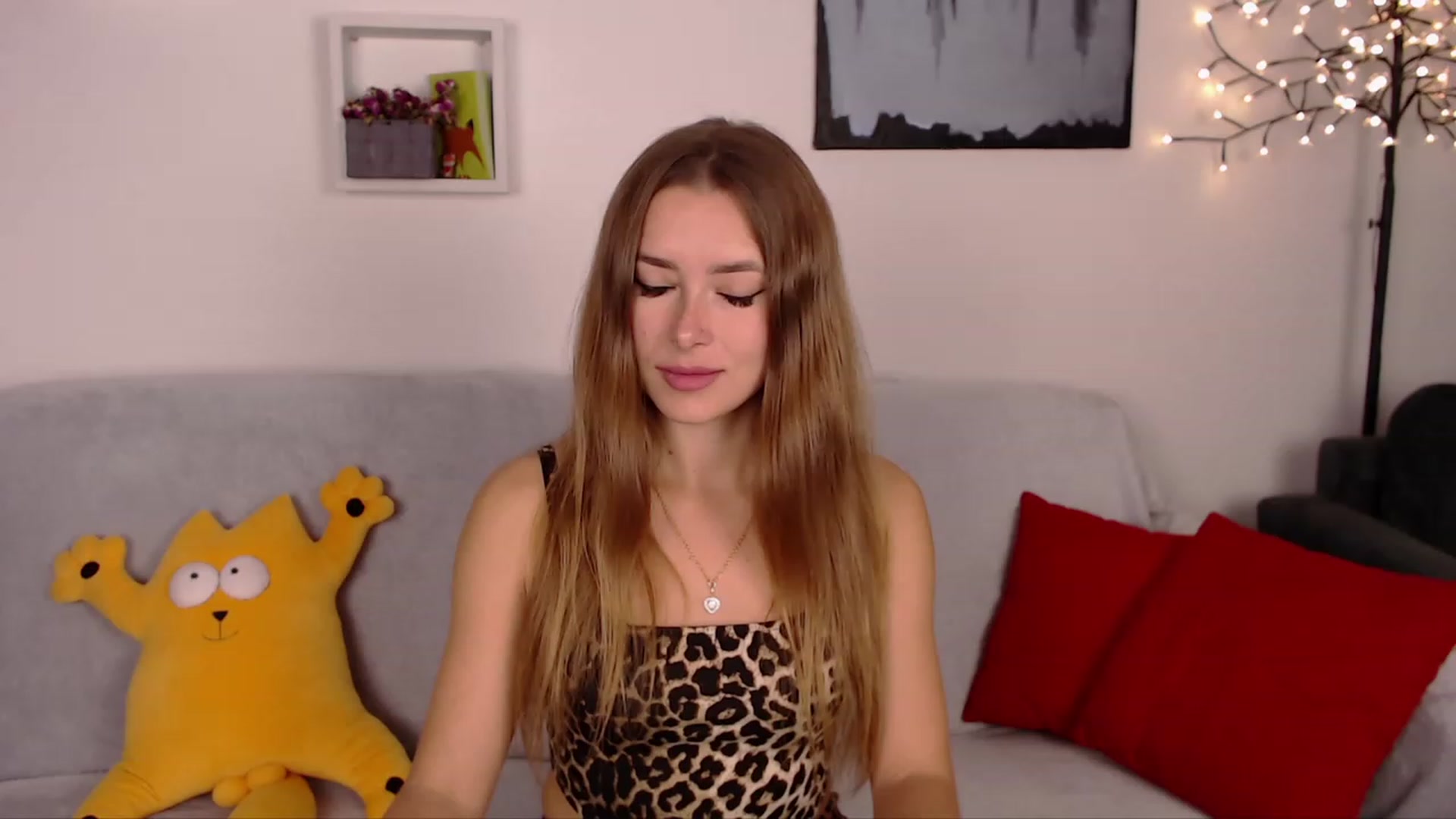 Gallery image thumbnail from SimonsWife's myfreecams stream on, 03/16/2023, 12:38 image 18 of 20
