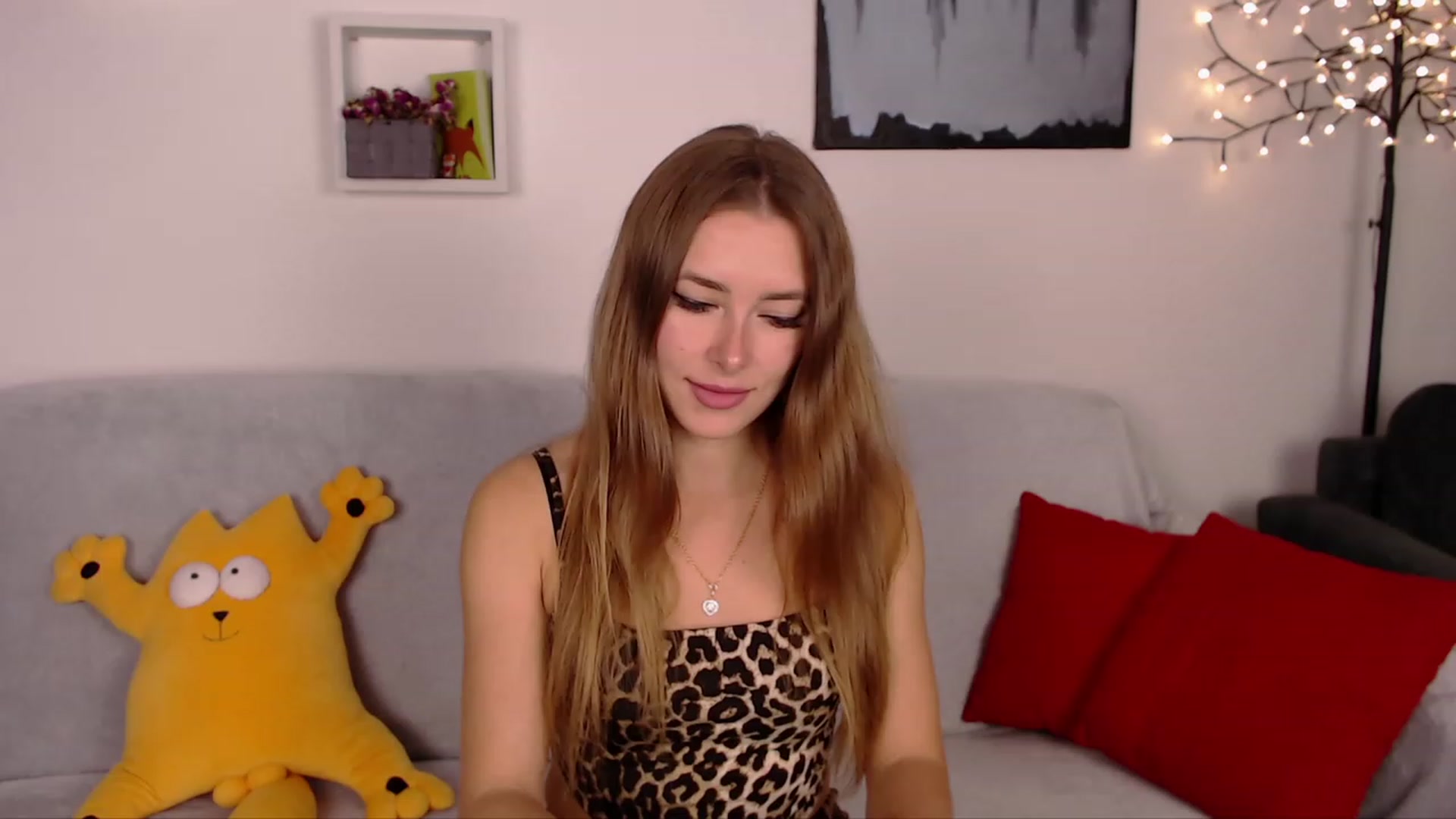 Gallery image thumbnail from SimonsWife's myfreecams stream on, 03/16/2023, 12:38 image 9 of 20