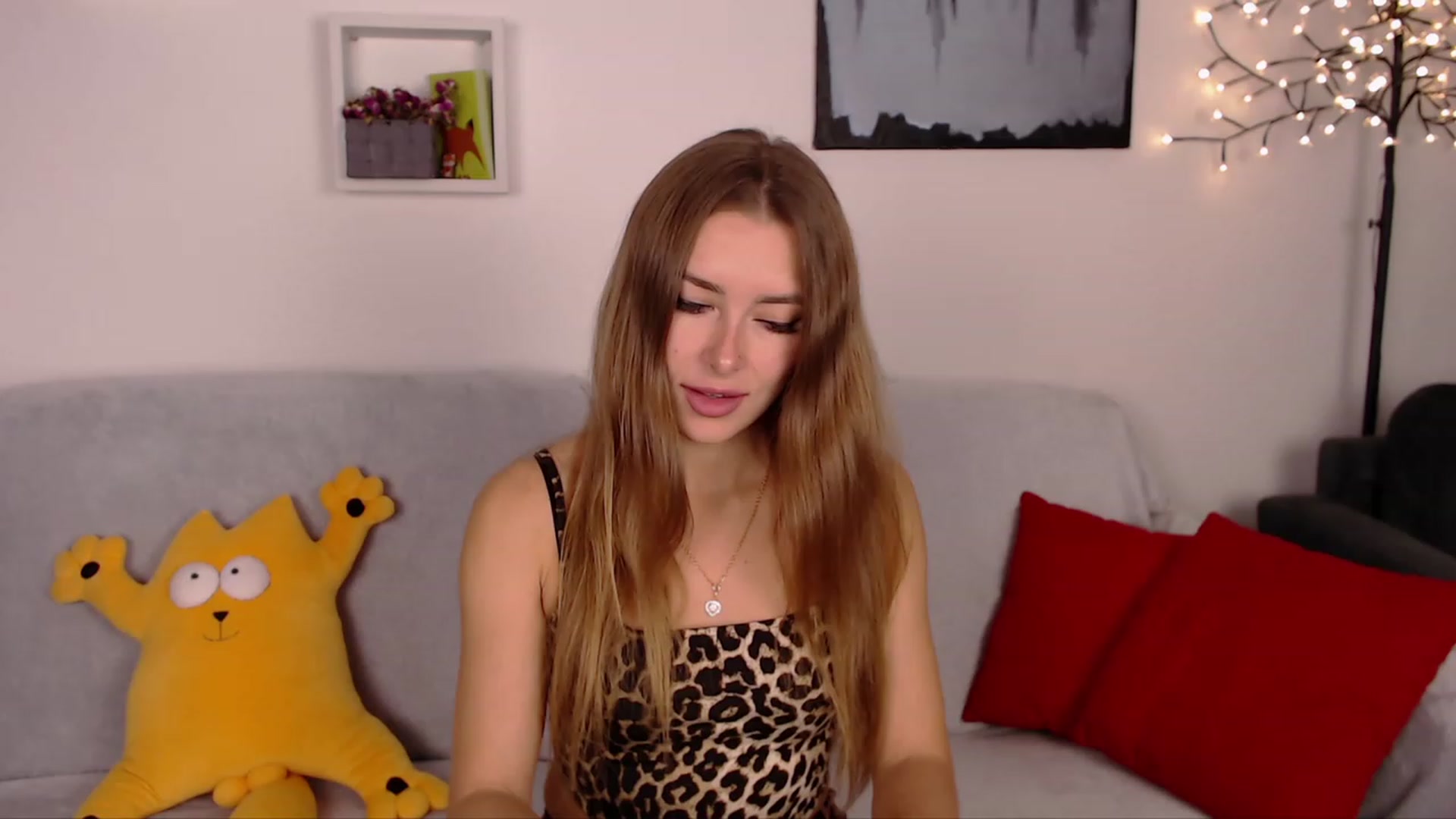 Gallery image thumbnail from SimonsWife's myfreecams stream on, 03/16/2023, 12:38 image 12 of 20