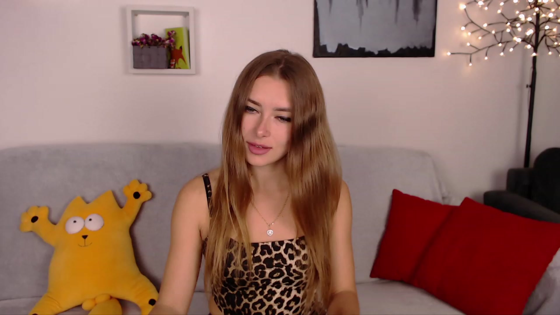 Gallery image thumbnail from SimonsWife's myfreecams stream on, 03/16/2023, 12:38 image 2 of 20