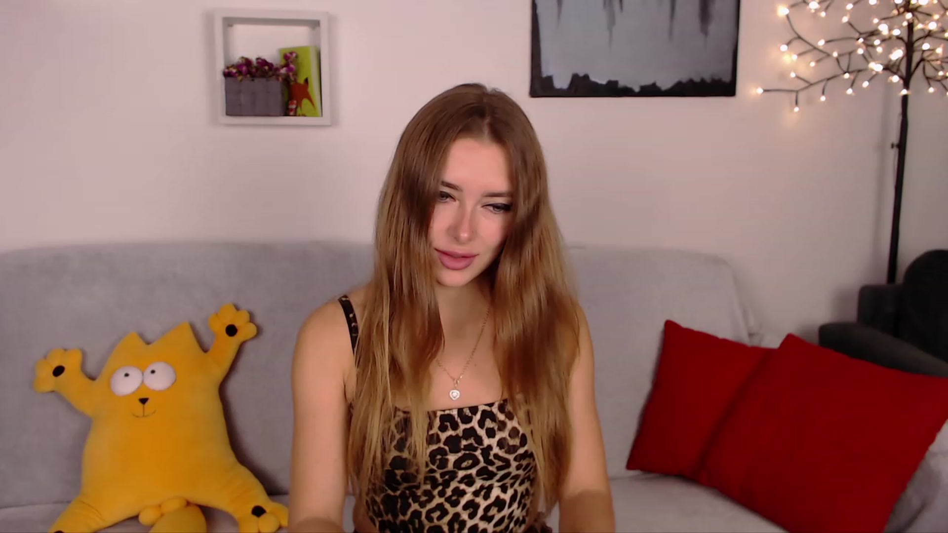 Gallery image thumbnail from SimonsWife's myfreecams stream on, 03/16/2023, 12:38 image 8 of 20