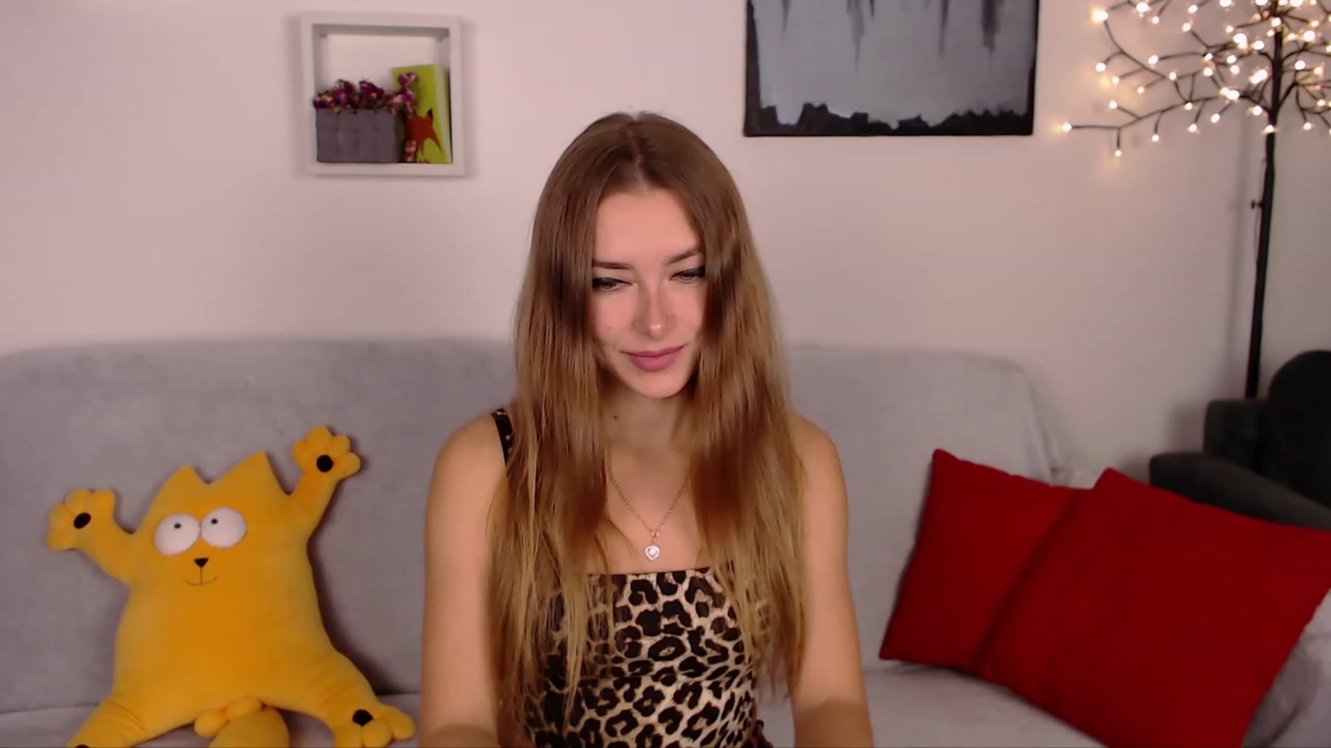 Gallery image thumbnail from SimonsWife's myfreecams stream on, 03/16/2023, 12:38 image 19 of 20
