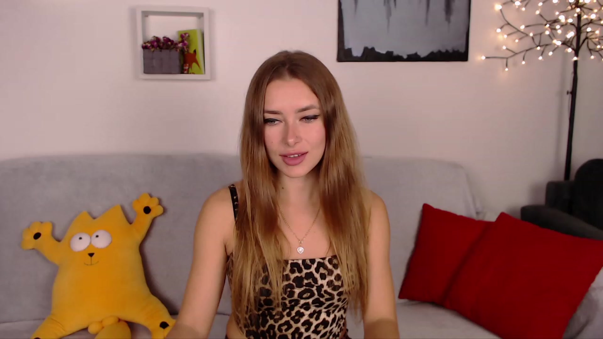 Gallery image thumbnail from SimonsWife's myfreecams stream on, 03/16/2023, 12:38 image 13 of 20
