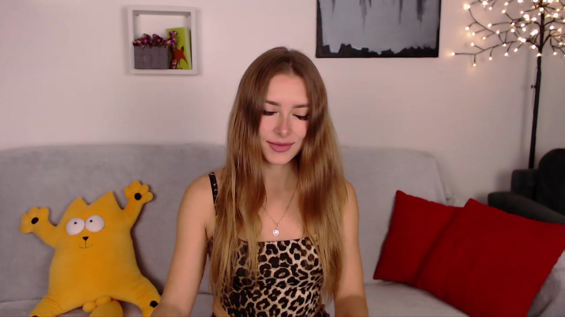 Gallery image thumbnail from SimonsWife's myfreecams stream on, 03/16/2023, 12:38 image 7 of 20