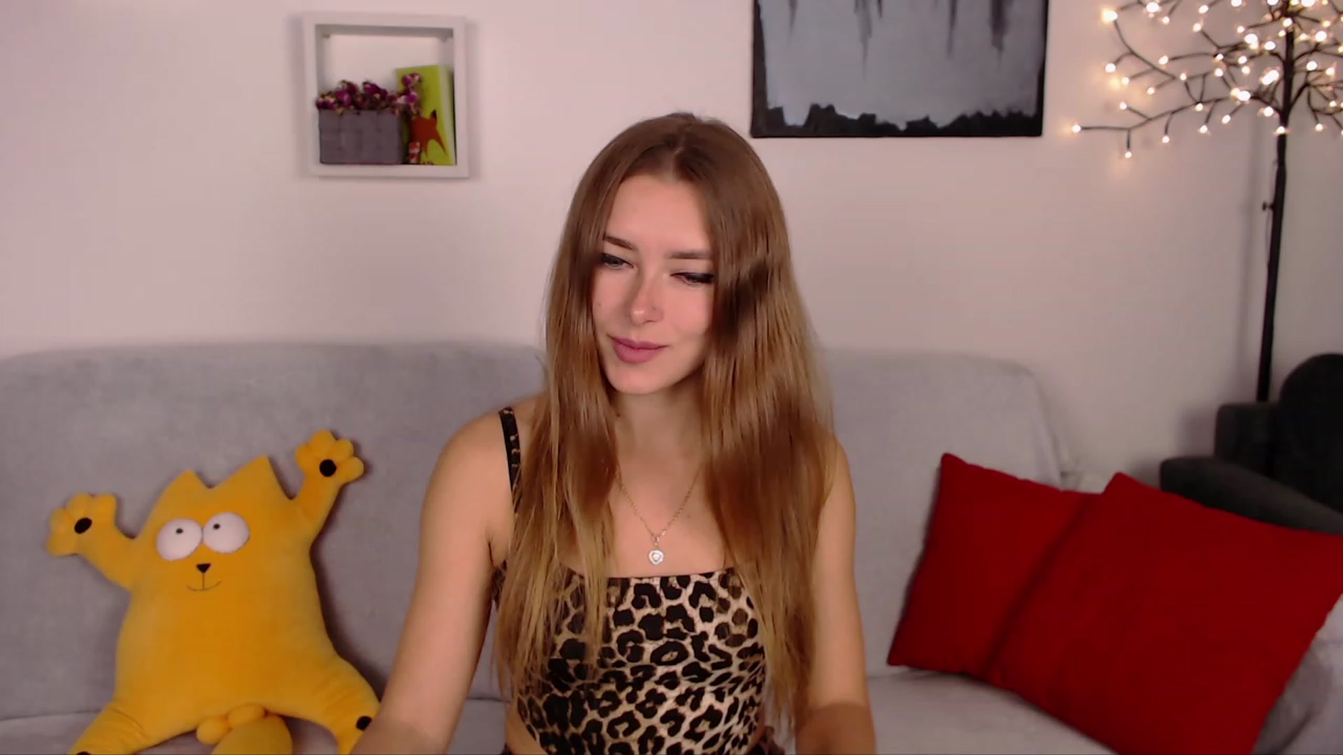 Gallery image thumbnail from SimonsWife's myfreecams stream on, 03/16/2023, 12:38 image 5 of 20