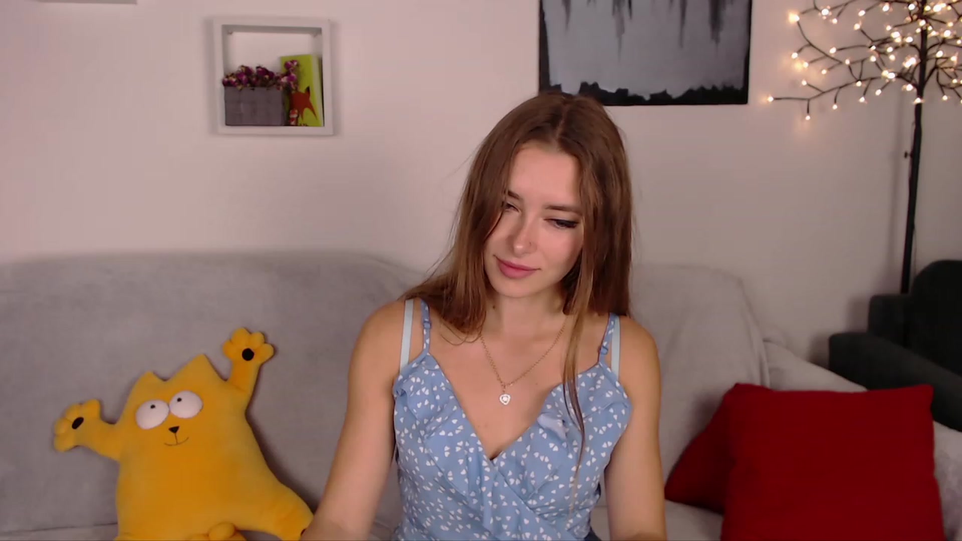 Gallery image thumbnail from SimonsWife's myfreecams stream on, 03/19/2023, 16:47 image 4 of 20