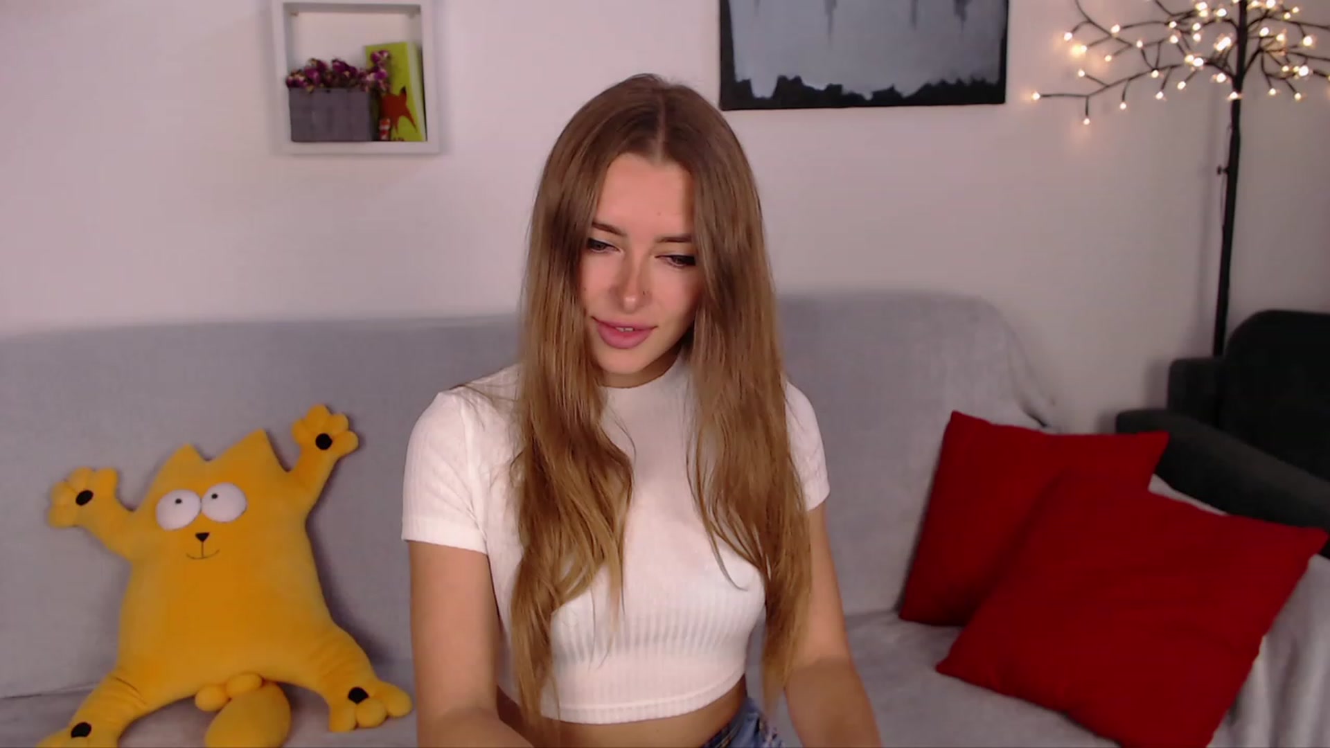Gallery image thumbnail from SimonsWife's myfreecams stream on, 03/29/2023, 13:50 image 10 of 20