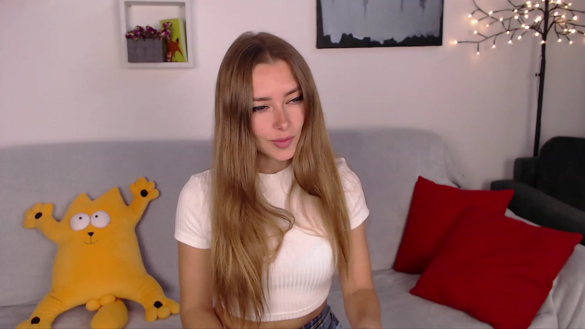 Gallery image thumbnail from SimonsWife's myfreecams stream on, 03/29/2023, 13:50 image 6 of 20