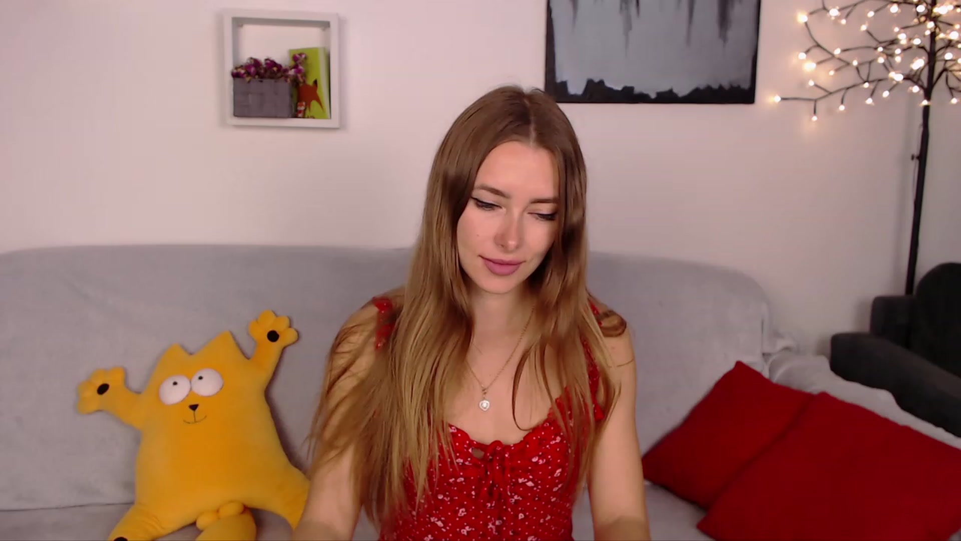 Gallery image thumbnail from SimonsWife's myfreecams stream on, 04/05/2023, 12:15 image 6 of 20