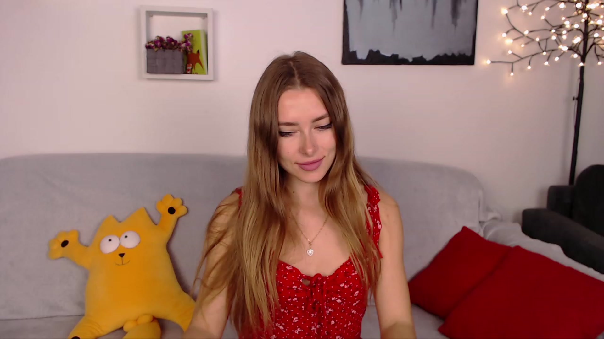 Gallery image thumbnail from SimonsWife's myfreecams stream on, 04/05/2023, 12:15 image 8 of 20