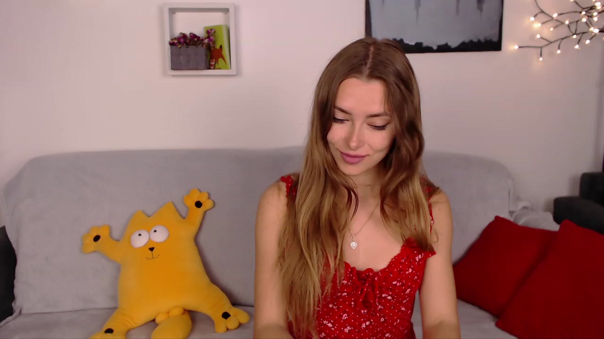 Gallery image thumbnail from SimonsWife's myfreecams stream on, 04/05/2023, 12:15 image 18 of 20