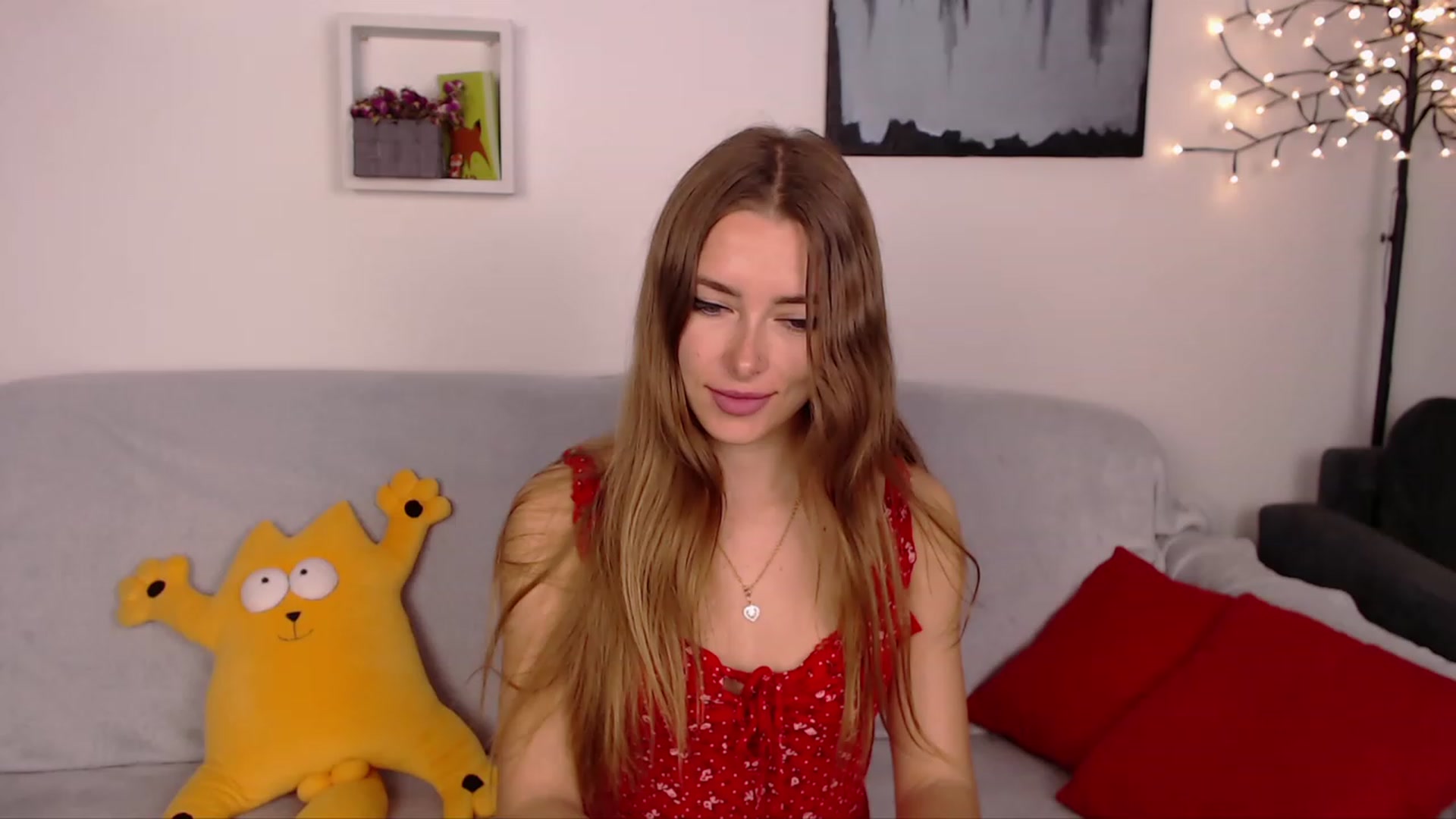 Gallery image thumbnail from SimonsWife's myfreecams stream on, 04/05/2023, 12:15 image 11 of 20
