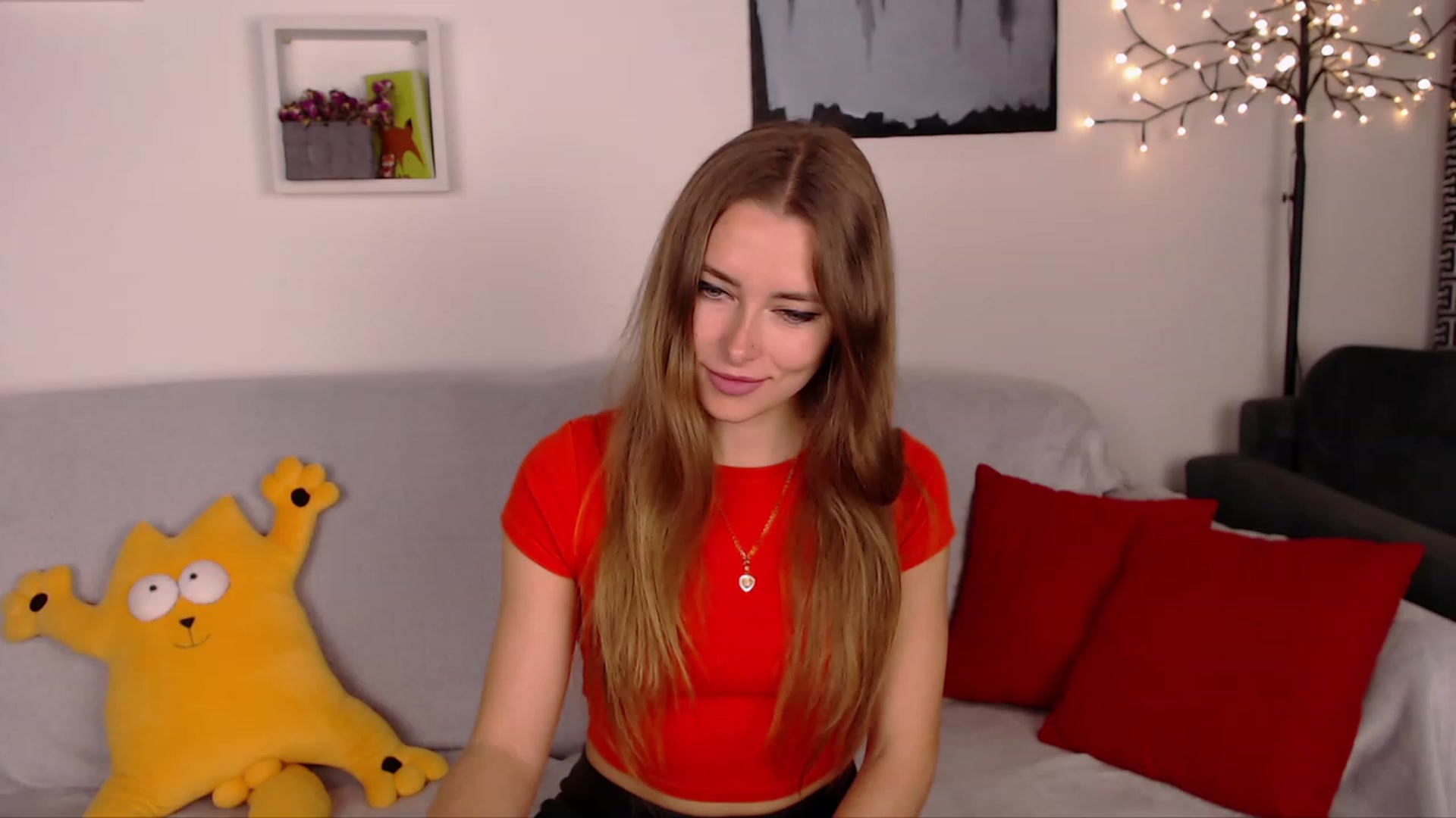 Gallery image thumbnail from SimonsWife's myfreecams stream on, 04/12/2023, 14:18 image 12 of 20