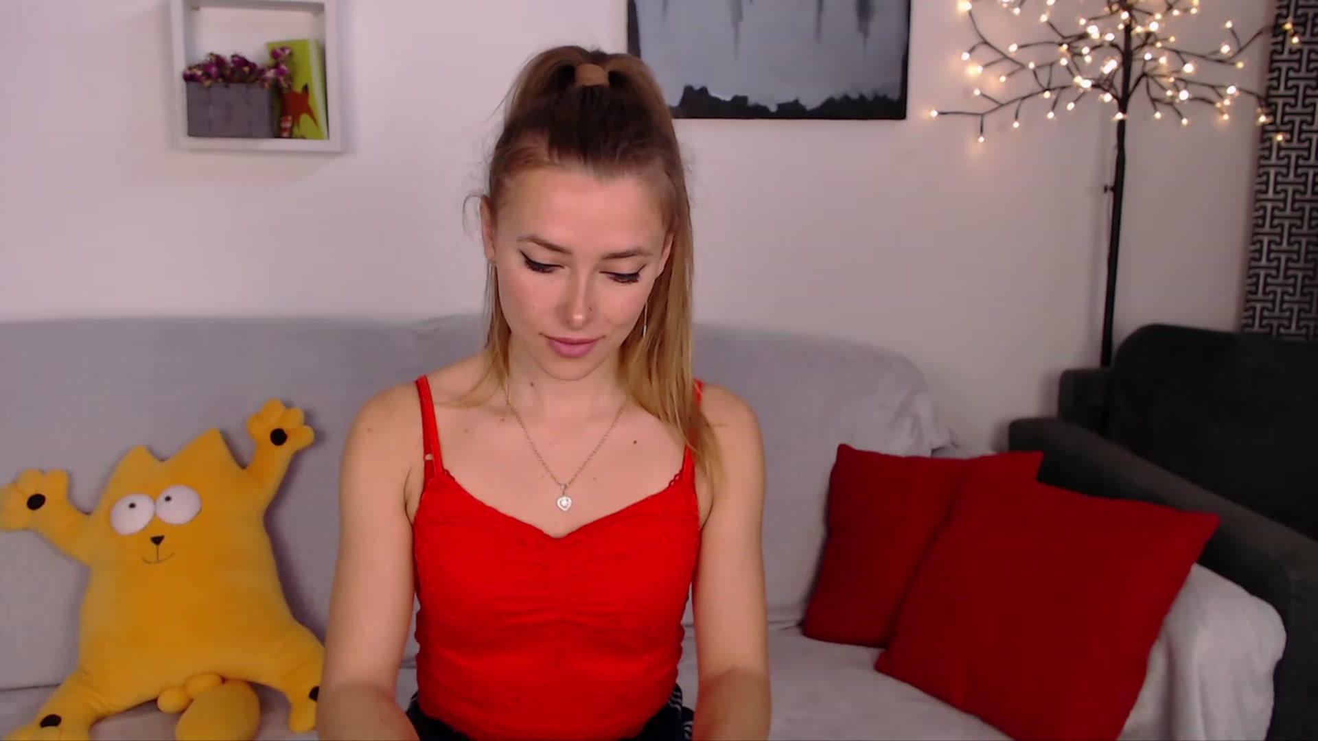 Gallery image thumbnail from SimonsWife's myfreecams stream on, 04/13/2023, 11:19 image 3 of 20
