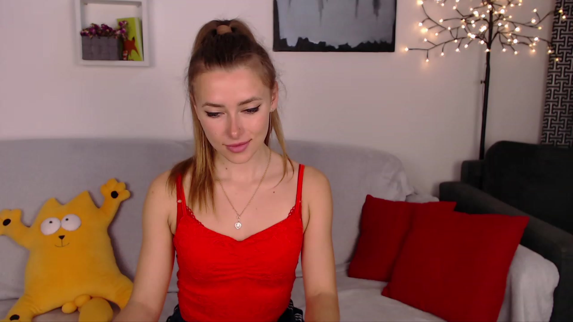 Gallery image thumbnail from SimonsWife's myfreecams stream on, 04/13/2023, 11:19 image 15 of 20