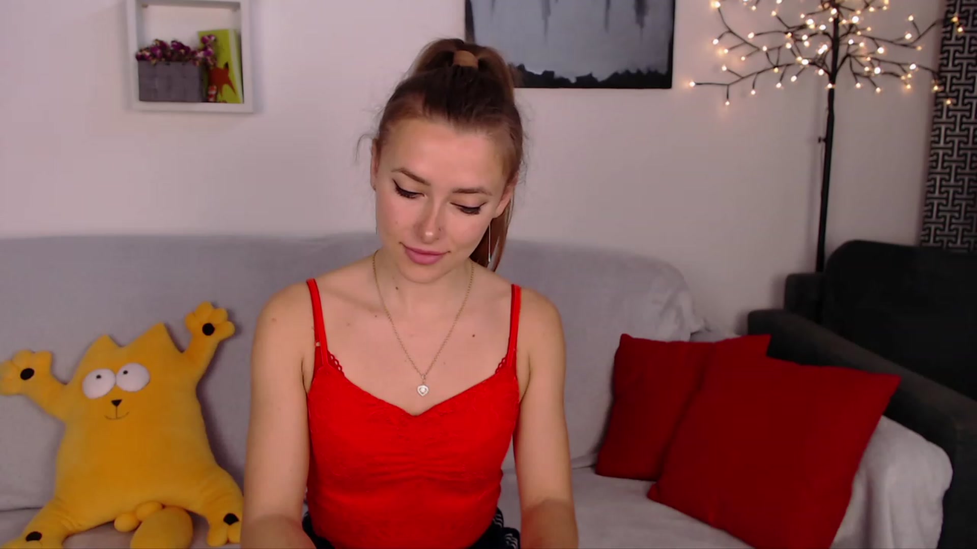 Gallery image thumbnail from SimonsWife's myfreecams stream on, 04/13/2023, 11:19 image 6 of 20