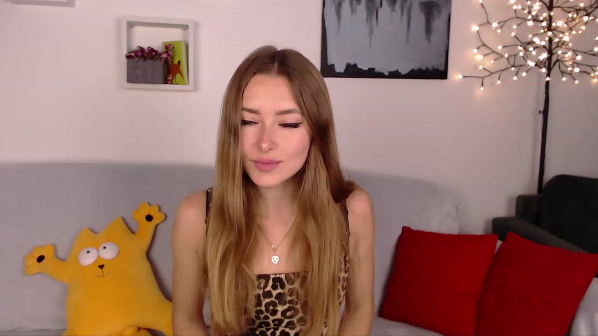 Gallery image thumbnail from SimonsWife's myfreecams stream on, 04/20/2023, 11:38 image 4 of 20