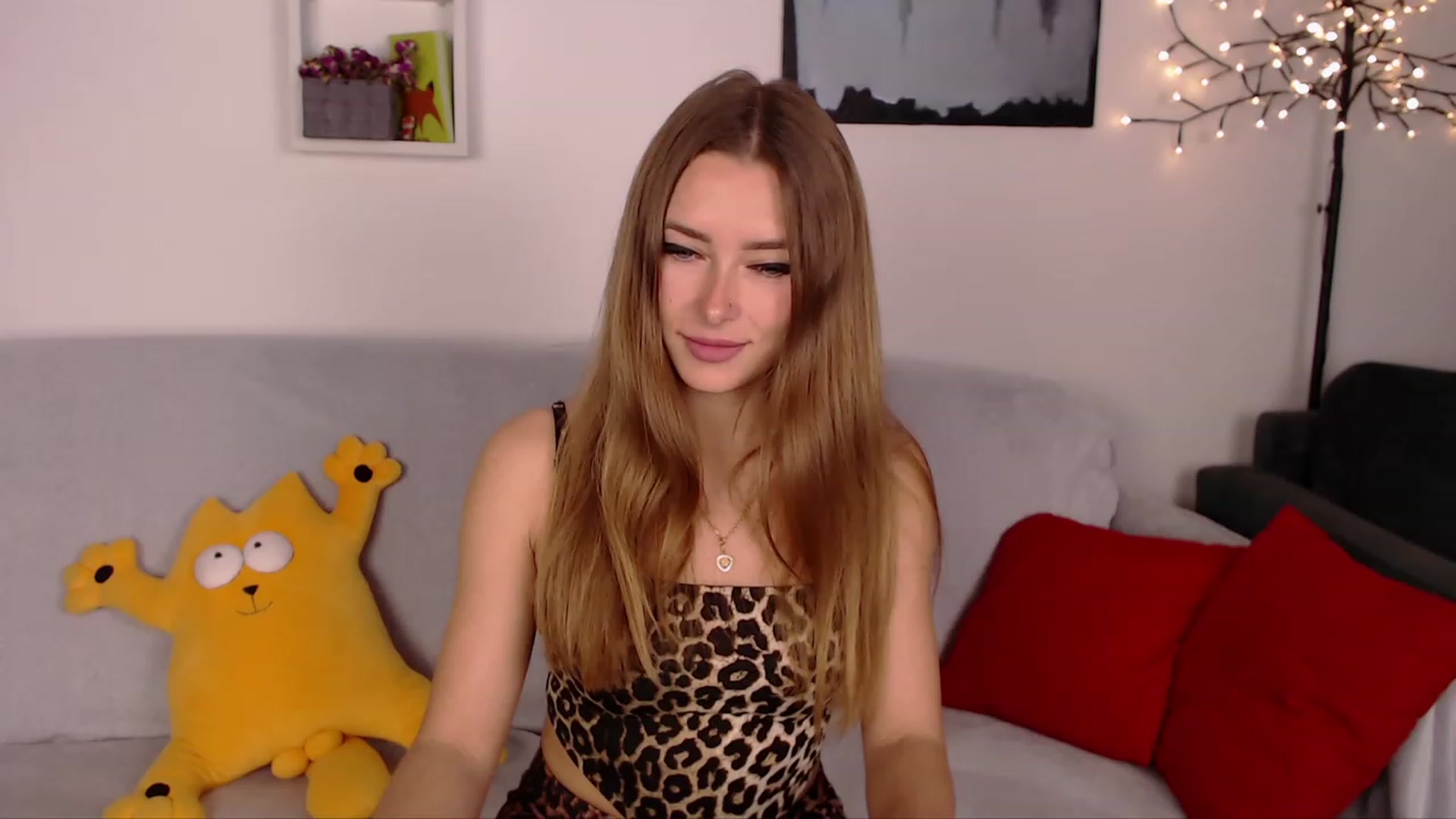 Gallery image thumbnail from SimonsWife's myfreecams stream on, 04/20/2023, 11:38 image 13 of 20