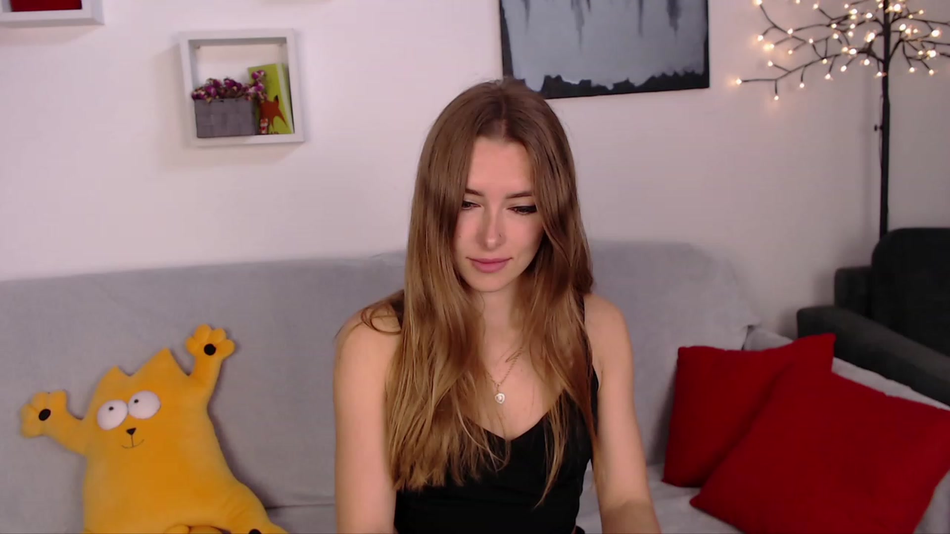 Gallery image thumbnail from SimonsWife's myfreecams stream on, 04/23/2023, 11:38 image 2 of 20