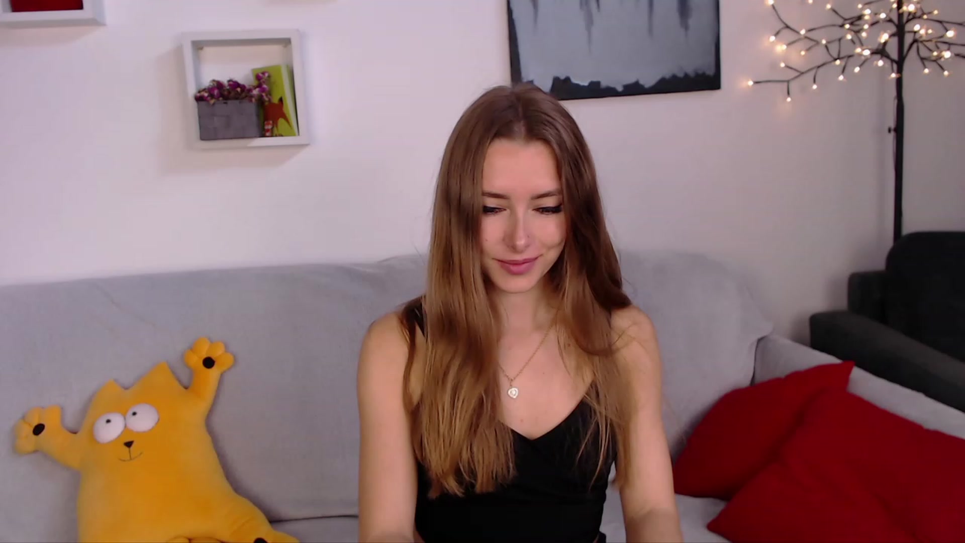 Gallery image thumbnail from SimonsWife's myfreecams stream on, 04/23/2023, 12:21 image 17 of 20