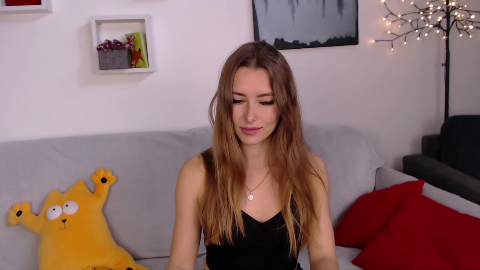 Gallery image thumbnail from SimonsWife's myfreecams stream on, 04/23/2023, 12:21 image 10 of 20