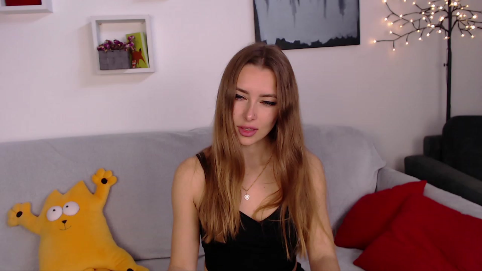 Gallery image thumbnail from SimonsWife's myfreecams stream on, 04/23/2023, 12:21 image 6 of 20