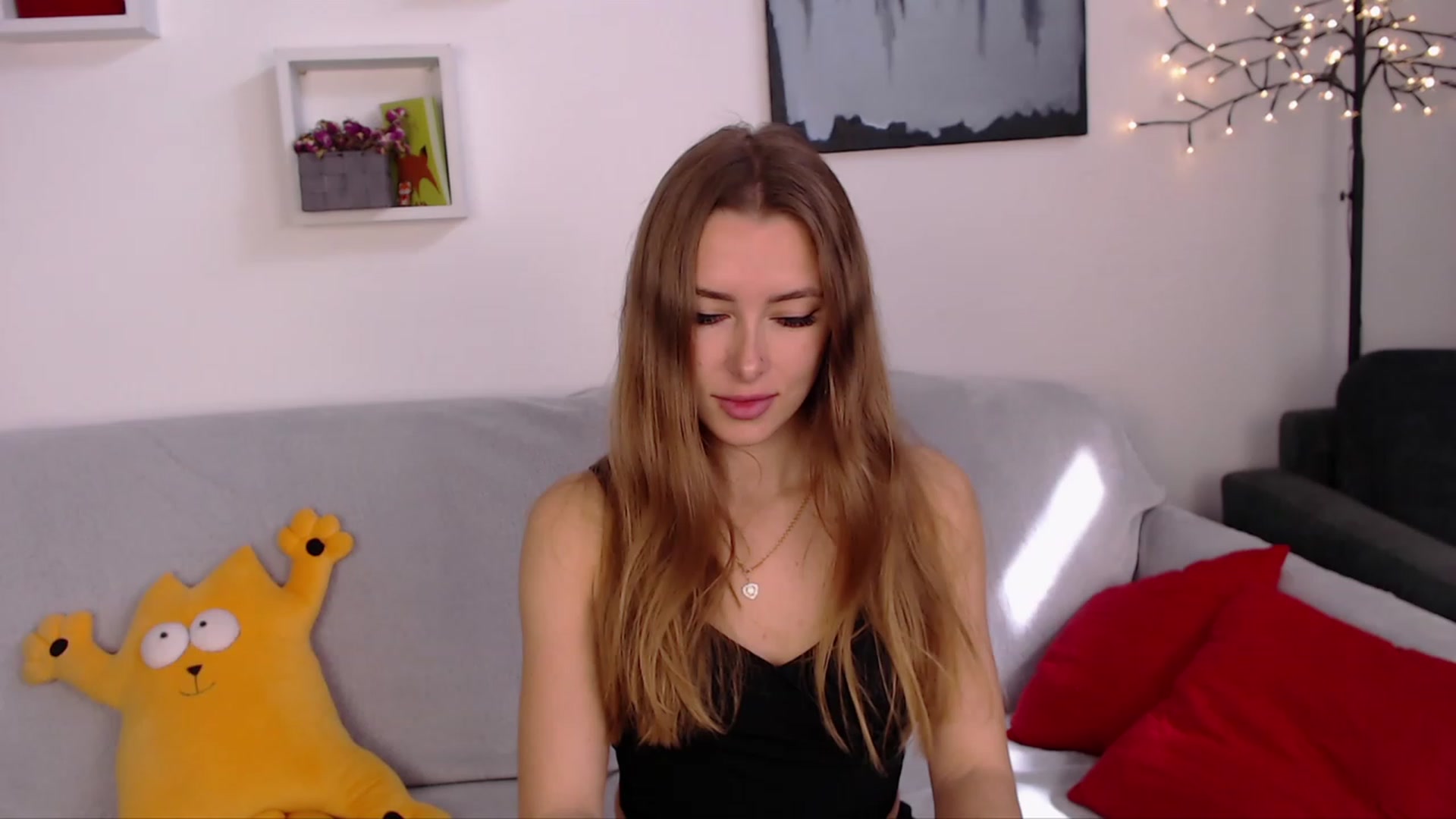 Gallery image thumbnail from SimonsWife's myfreecams stream on, 04/23/2023, 12:21 image 1 of 20