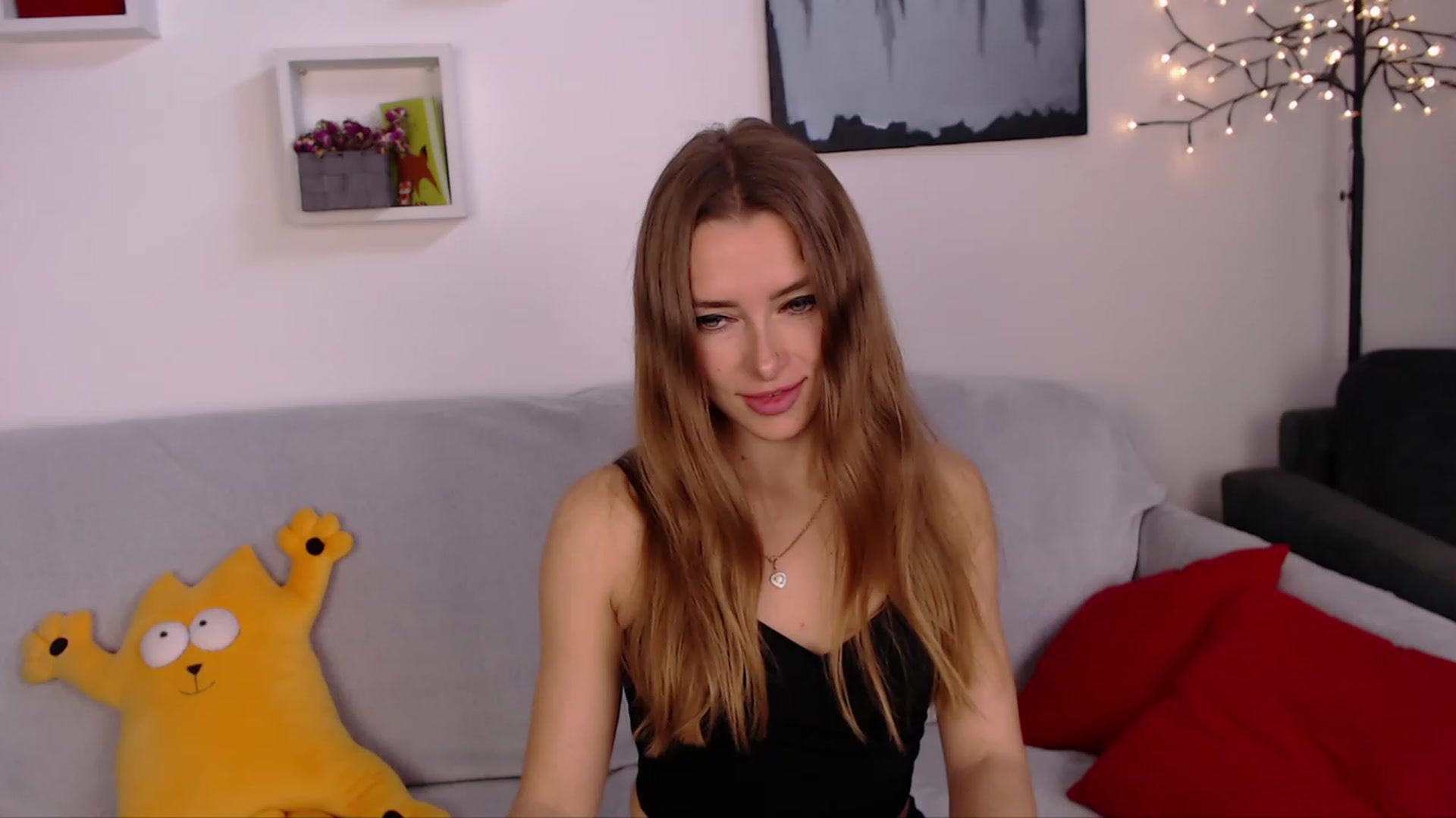 Gallery image thumbnail from SimonsWife's myfreecams stream on, 04/23/2023, 12:21 image 3 of 20