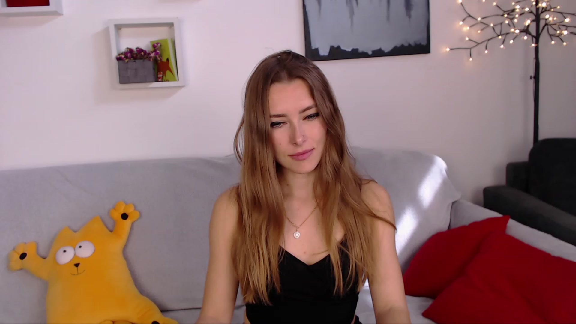Gallery image thumbnail from SimonsWife's myfreecams stream on, 04/23/2023, 12:21 image 9 of 20
