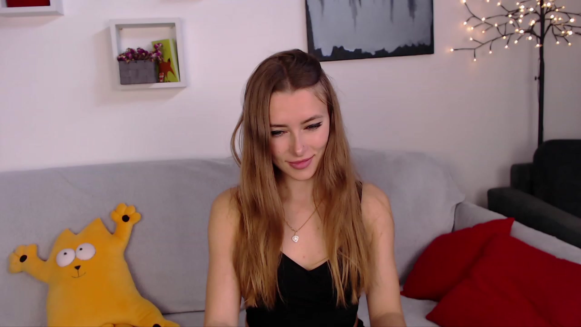 Gallery image thumbnail from SimonsWife's myfreecams stream on, 04/23/2023, 12:21 image 8 of 20