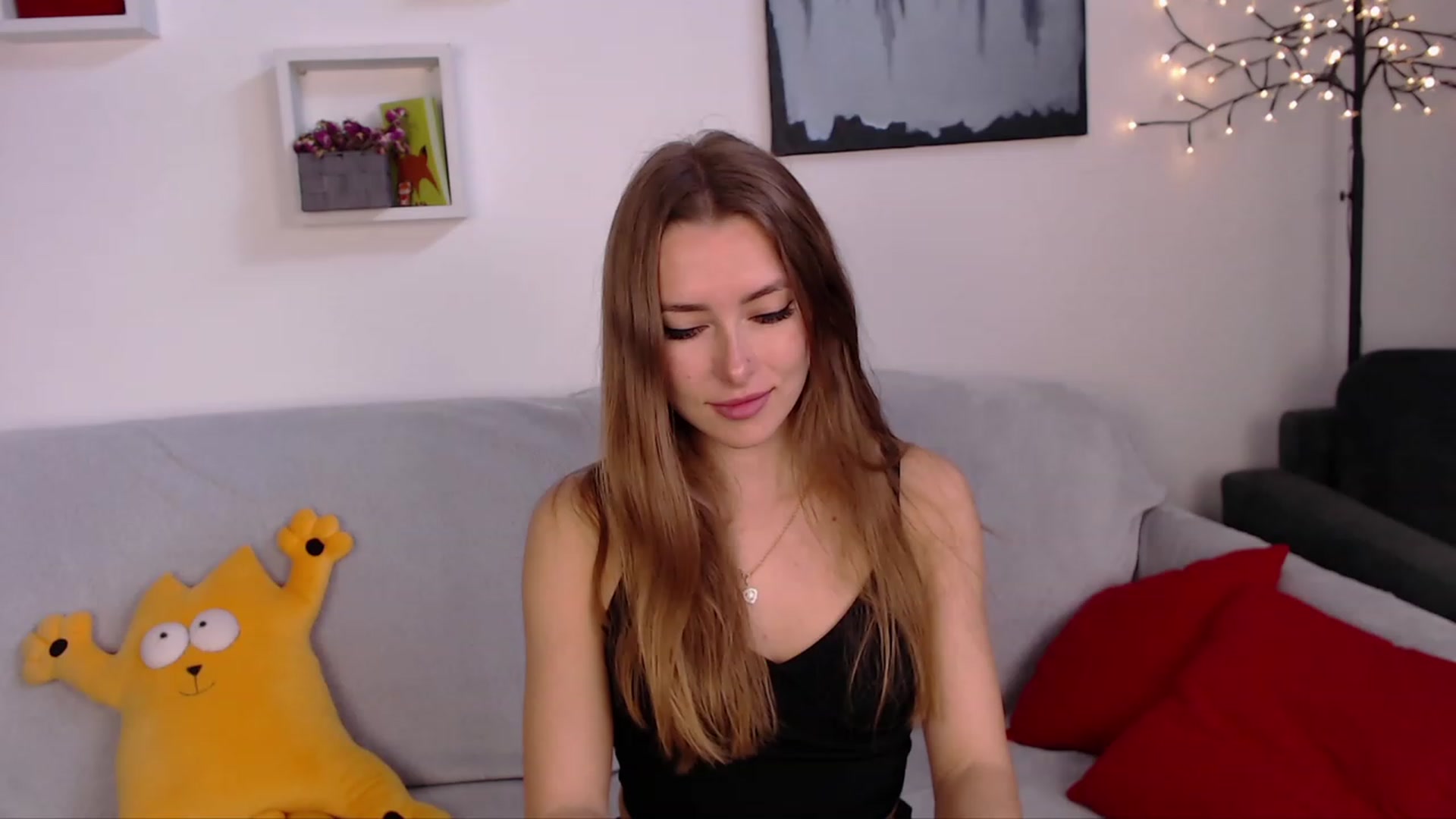 Gallery image thumbnail from SimonsWife's myfreecams stream on, 04/23/2023, 12:21 image 16 of 20