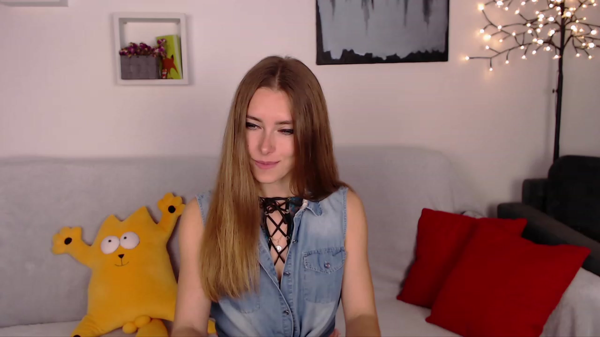 Gallery image thumbnail from SimonsWife's myfreecams stream on, 04/26/2023, 16:13 image 5 of 20