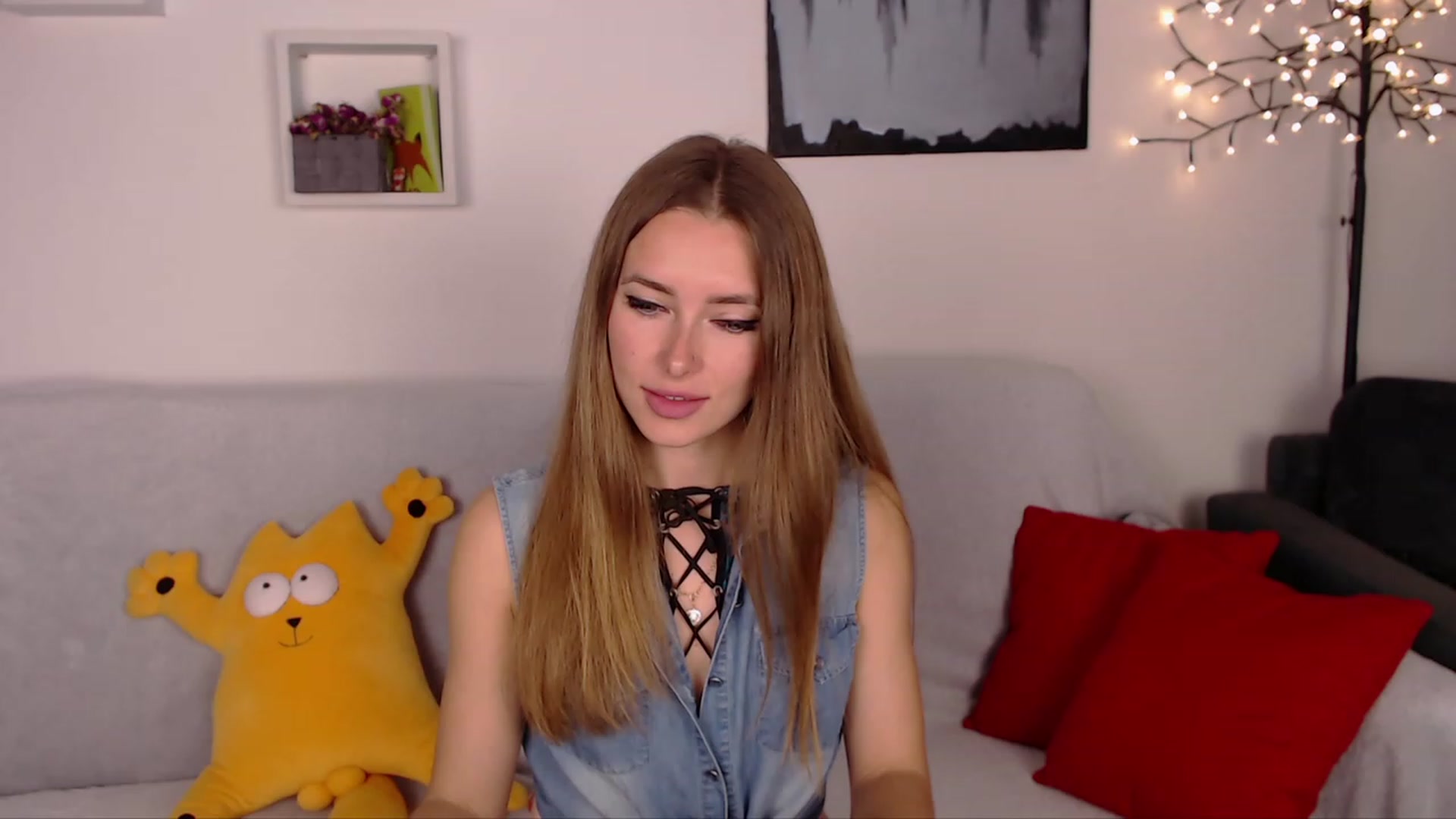 Gallery image thumbnail from SimonsWife's myfreecams stream on, 04/26/2023, 16:13 image 2 of 20