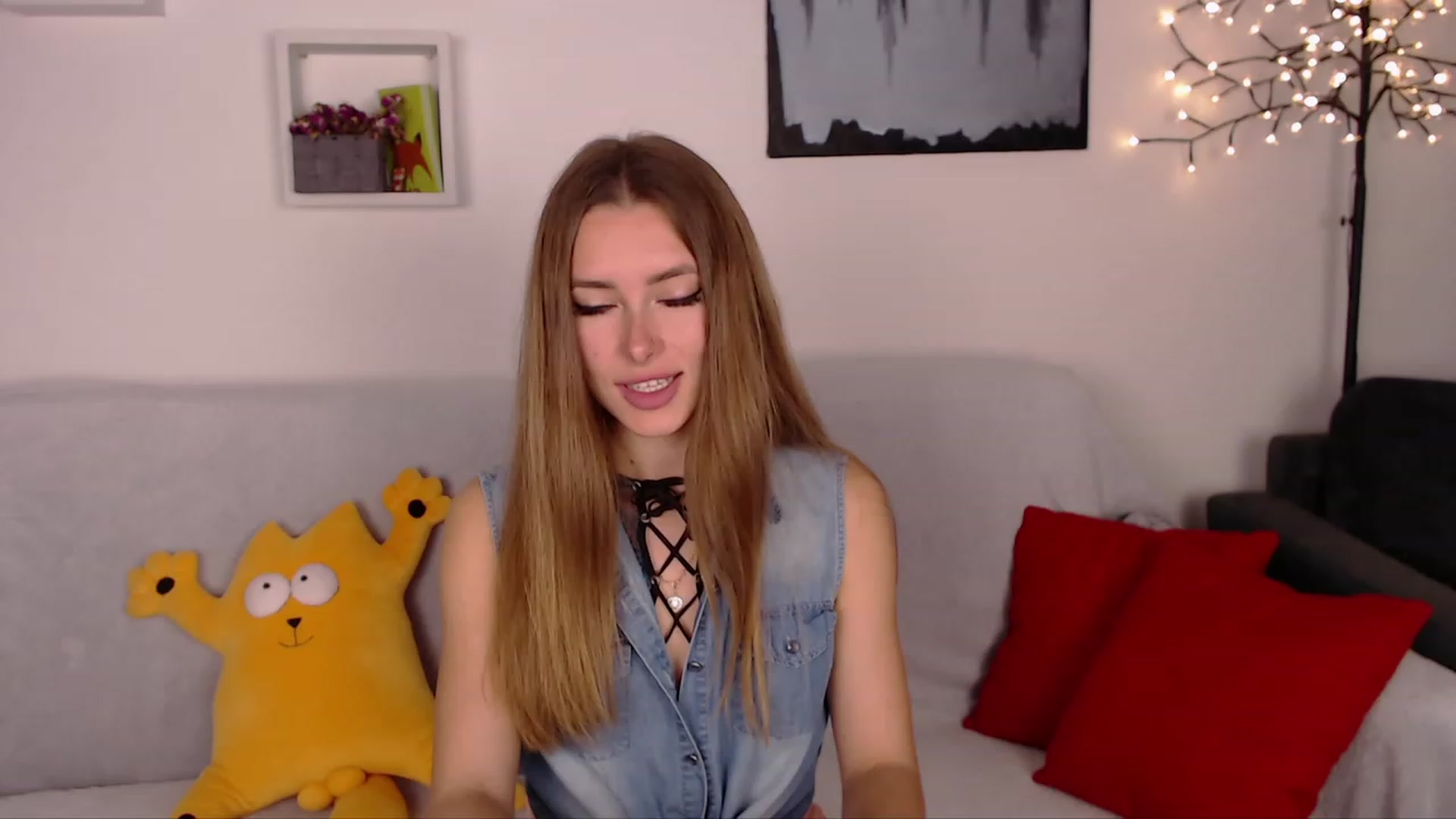 Gallery image thumbnail from SimonsWife's myfreecams stream on, 04/26/2023, 16:13 image 1 of 20
